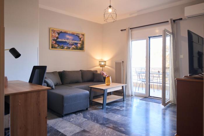 City Center 2-BR Apartment in Mytilene