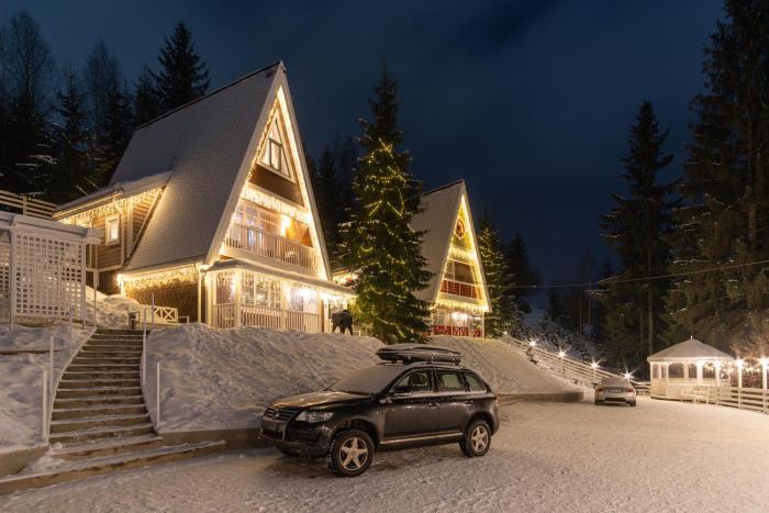 Двокімнатний апартамент на увесь перший поверх котеджу Freeman-3а - це виокремлена незалежна ЧАСТИНА БУДИНКУ з окремим входом з великою тер?