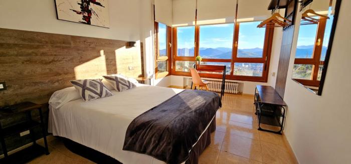 Hotel Artxanda Bilbao, Parking Gratuito en el Exterior Junto al Hotel