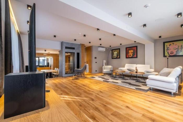 Luxurious House in an Exclusive Complex, Mount View