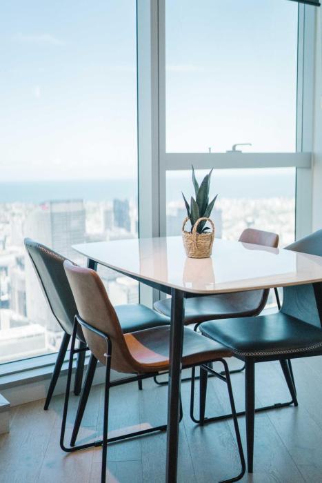 Stunning HighLevel 2br at WSP