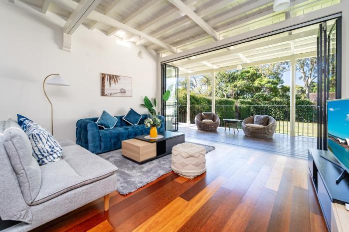 Stylish 6BR Strathfield House Tennis & Fun Games