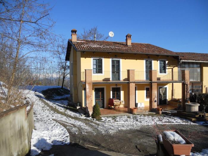 Casale immerso nel bosco a Casalborgone con piscina allaperto