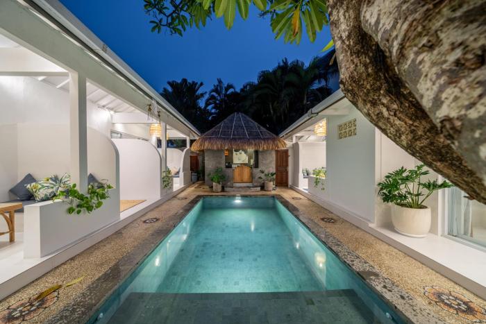 ADULTS ONLY Chic Boutique Room with Pool 900m Walk to Beach