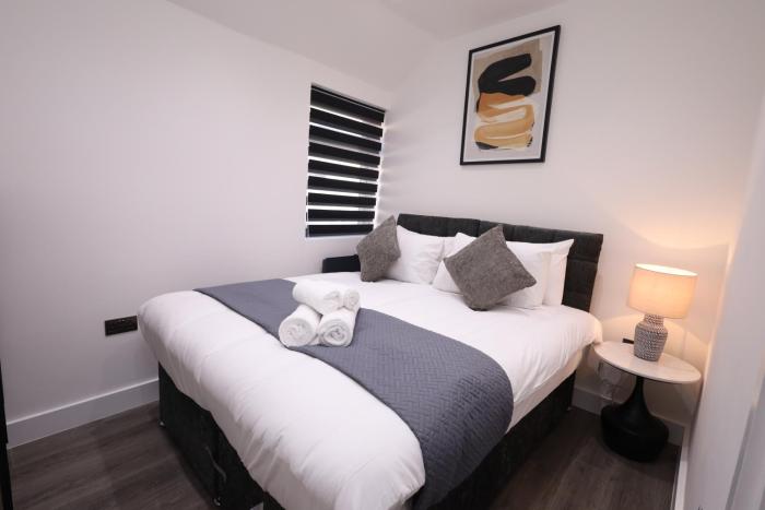 Spacious 4Bedroom Apartment at Prime Market Street, Watford