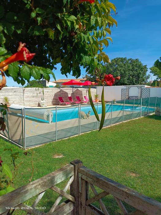 maison île de Ré avec piscine chauffée et vélos