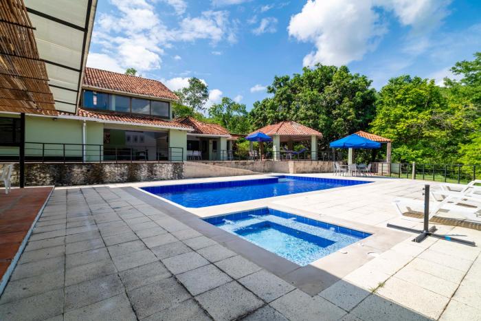 Casa Matiz - Vistas increíbles cerca de Anapoima