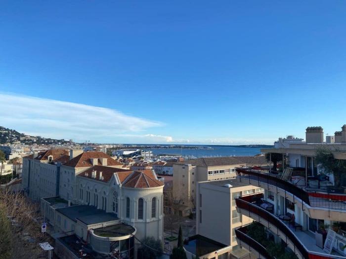 C010 - Magnifique Appartement Toit Terrasse