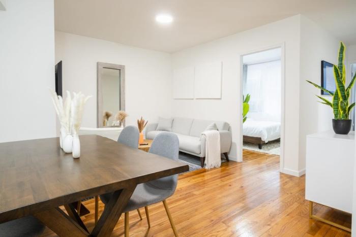 49-3B Newly renovated 2BR WD Midtown East