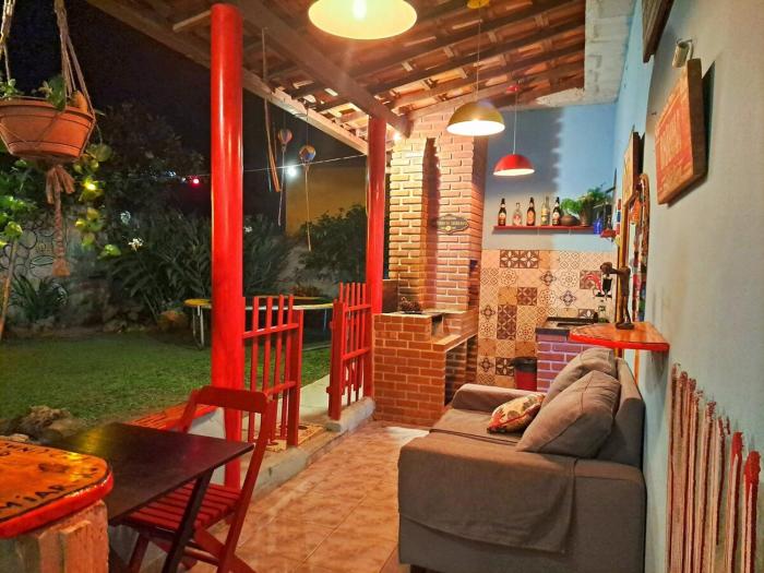 Perto de tudo em Lumiar com churrasqueira, fogão a lenha e estacionamento