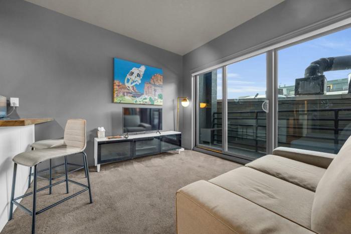 Modern Studio in the Heart of Historic Downtown!