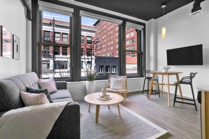 Urban Modern Living Downtown w Free Coffee and WiFi