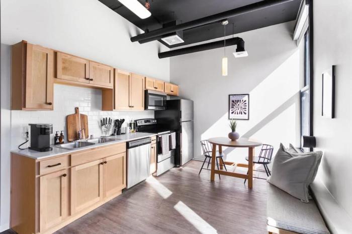 Designer Loft Downtown with WiFi 210