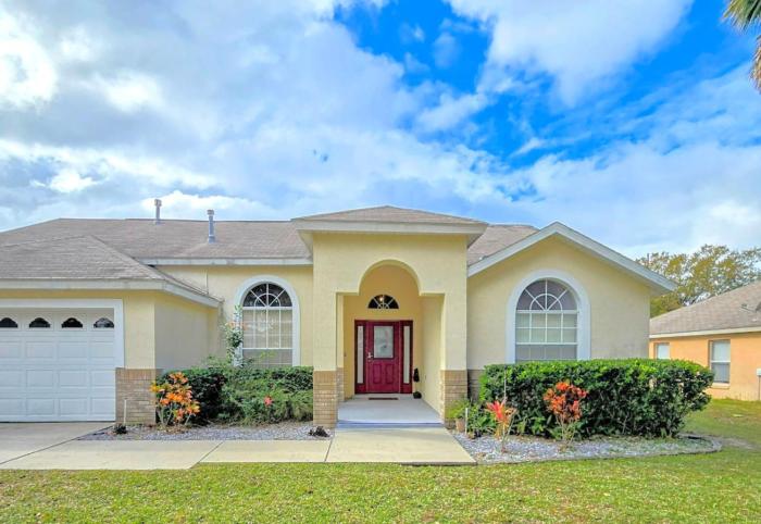Joyful and Bright 4 Bedroom 3 Bathroom Pool Home