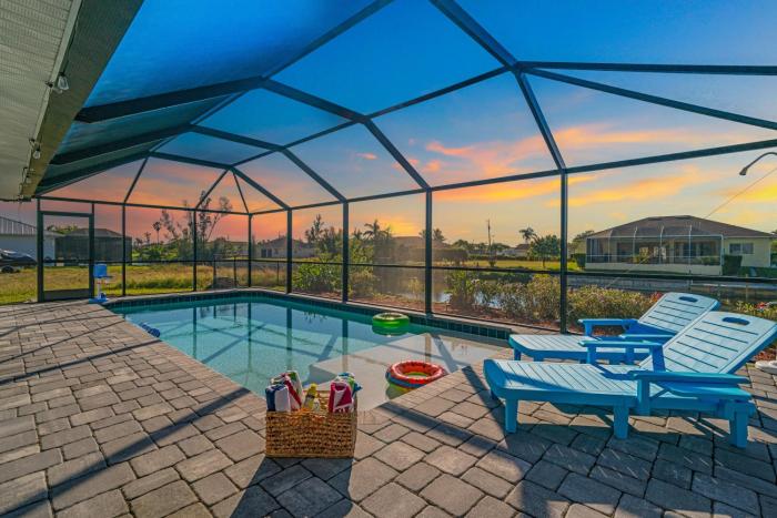 4bd Playhouse in Cape Coral with Heated Pool, 6 bikes, and 2 Kaya