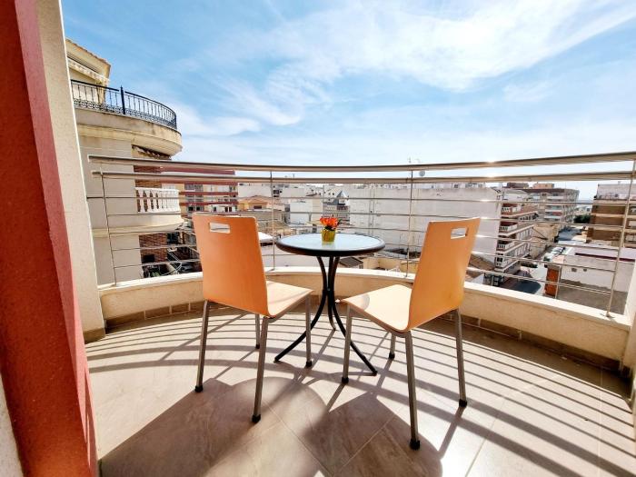 Apt near center port