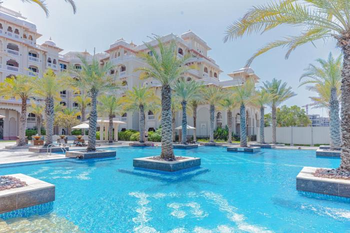 Spacious New 2 BDR, Pool and Beach Access