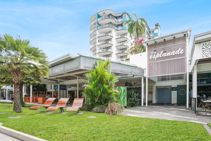 Tropical Tides at Cairns Esplanade