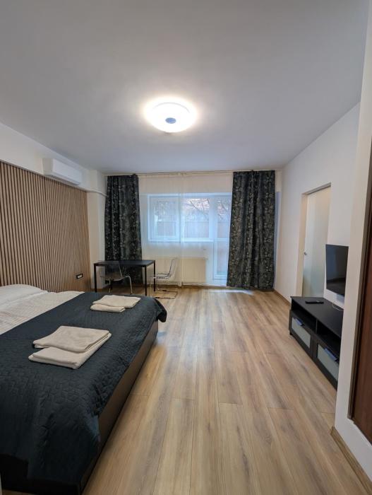 City Center One-Bedroom Apartment with Full Kitchen 5 Min Walk to Parliament