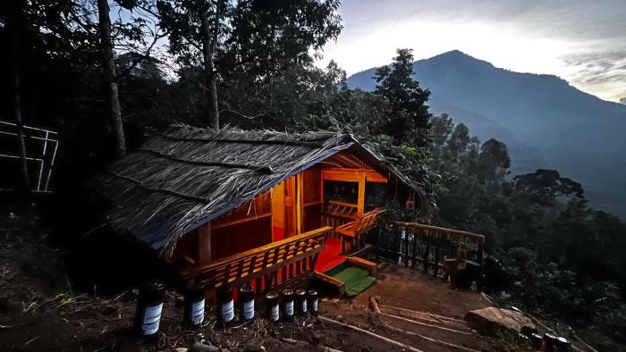 Alpine Mud house Kanthalloor