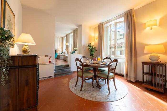 Via Panzani 16, 3rd Floor - Antonella - Elegant & Spacious, 3-Bedroom in Historic Center