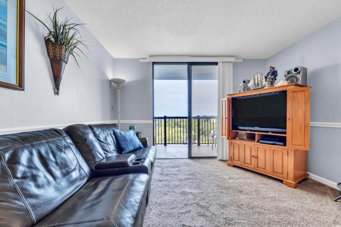 Grand 2-Bedroom Condo in Myrtle Beach! Sleeps 8!