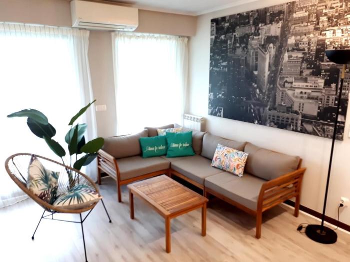 Junto a la playa de Gros, parking opcional