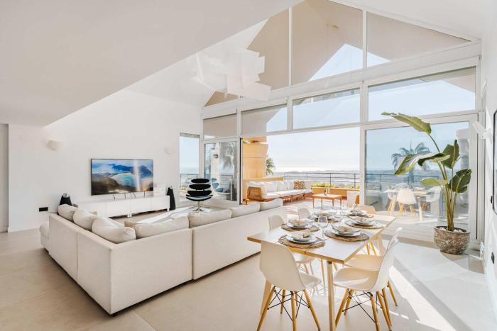 HEATED ROOFTOP POOL PENTHOUSE VIEWS MAGNA MARBELLA
