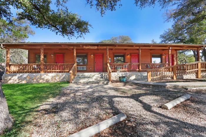 Wimberley Log Cabins Resort and Suites- Unit 6