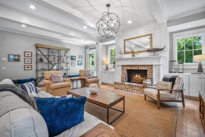 Wonderful luxury vacation home 4 BR home w private pool Stainless steel appliances Open kitchen