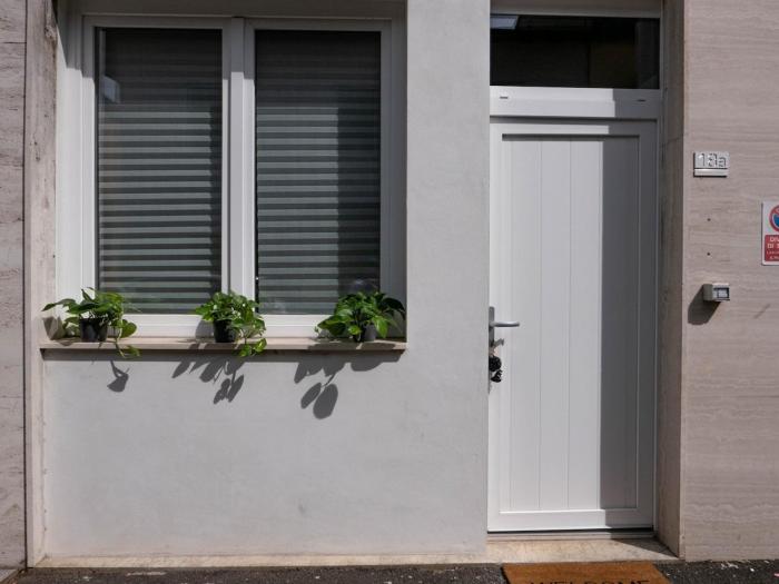 CHECK-INN House in front of the Rho fair, 6 minutes walk