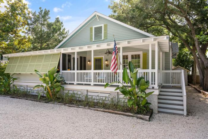 Weekes Cottage - 1129 Ocean Blvd