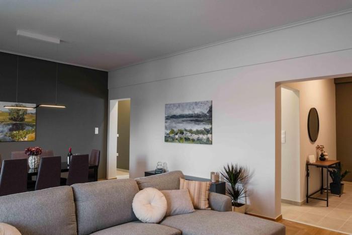 Spacious seaside flat at alimos