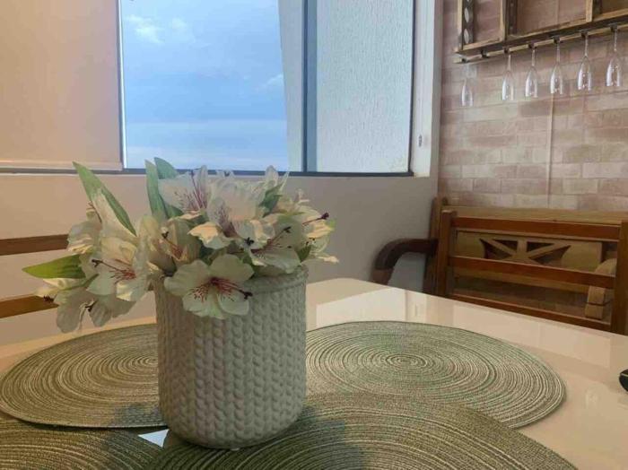 Luxo no Santorini! Piscina, academia,Tv, wi-fi 500mb! Ao lado do Hospital Premium !