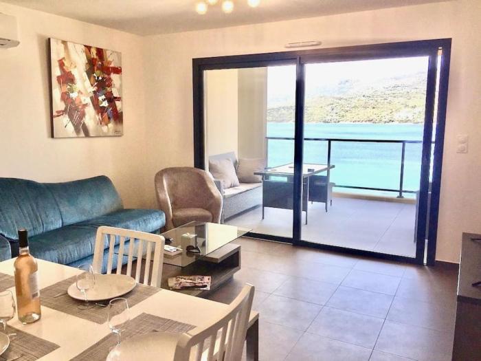 Superbe T3 front de mer au centre de Propriano