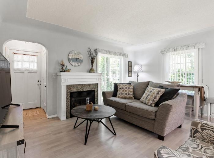 Peaceful Pastel - Cheerful Cottage Close to Pere Marquette and Muskegon Lake - Pet Friendly