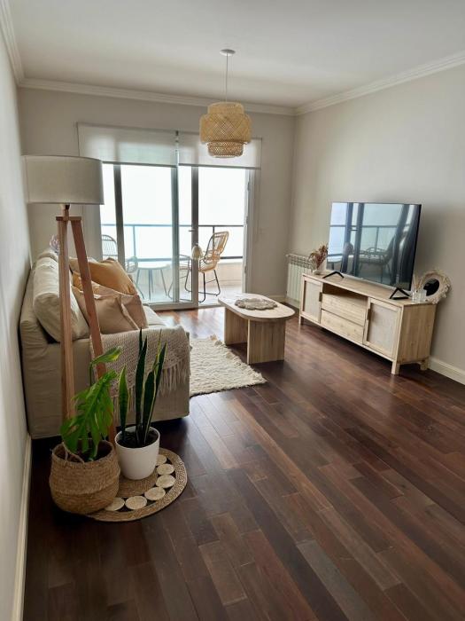 DPTO PLAYA GRANDE- 2 ADULTOS - 1 NIÑO-COCHERA-PILETA -Edificio de Categoría