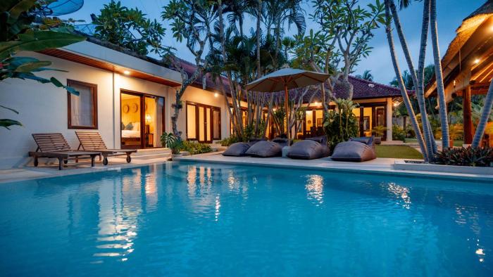 An Amazing 6BDR Private Family Villa with Pool
