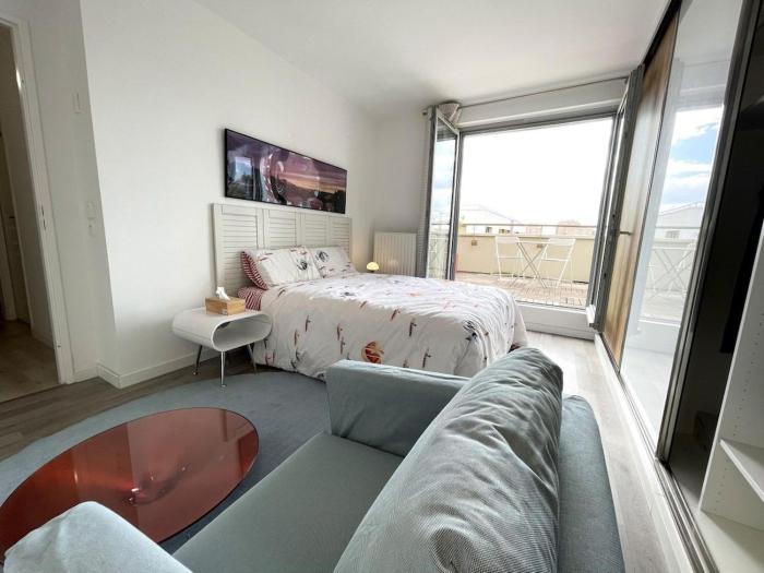Magnifique chambre proche du transport avec climatisation et parking payants