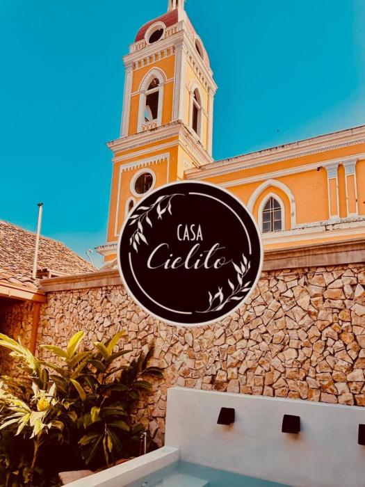 Central Park Luxurious Historical Home With Pool