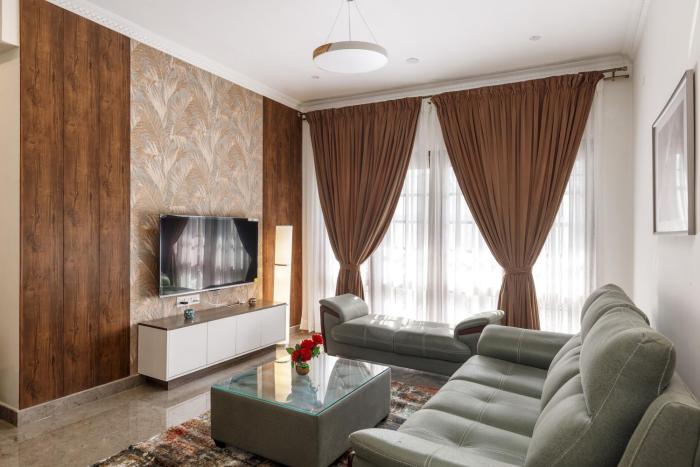 Emerald Apartment 101 by StayJade 3bhk Nr MG road