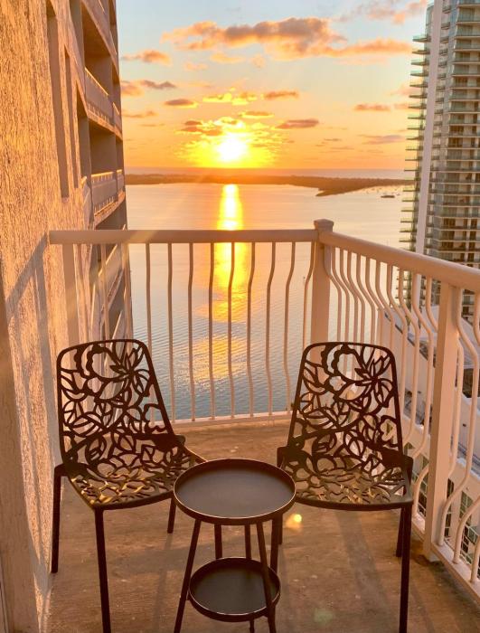 Best views, 2 balconies, 2 bedrooms, pool, gym, parking