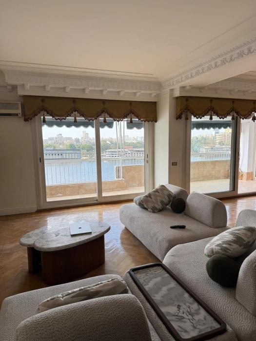Prestigious Nilefront Residence, 5-Star Cairo Views