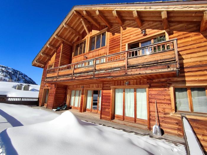 Chalet confortable au pied des pistes avec terrasse et parking - FR-1-292-222