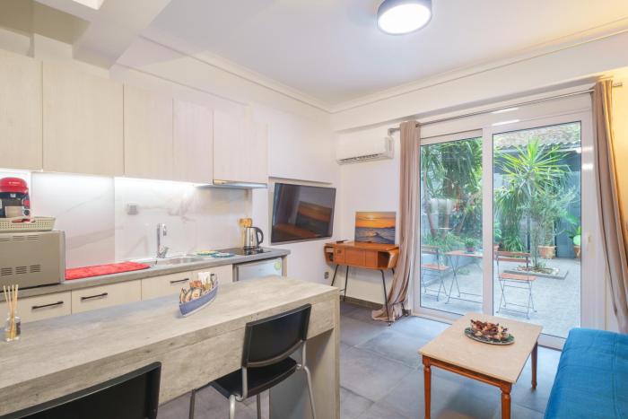 Athens 4U Sweet Retreat in Pagrati by Metro