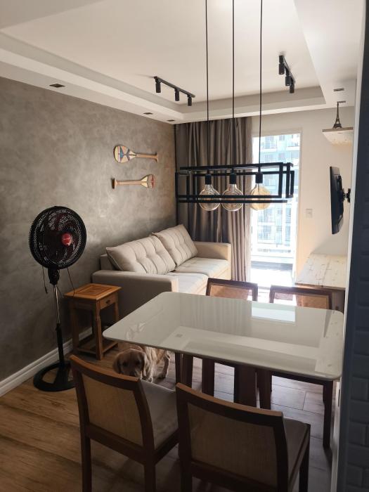 Belíssimo AP 2 quartos com suíte , piscina e vaga de garagem no coração do RJ