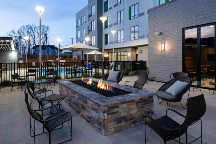 Courtyard Charlotte Steele Creek