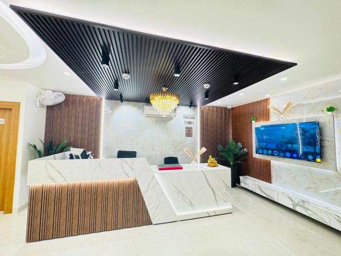 The Classic Crowne at Delhi Airport