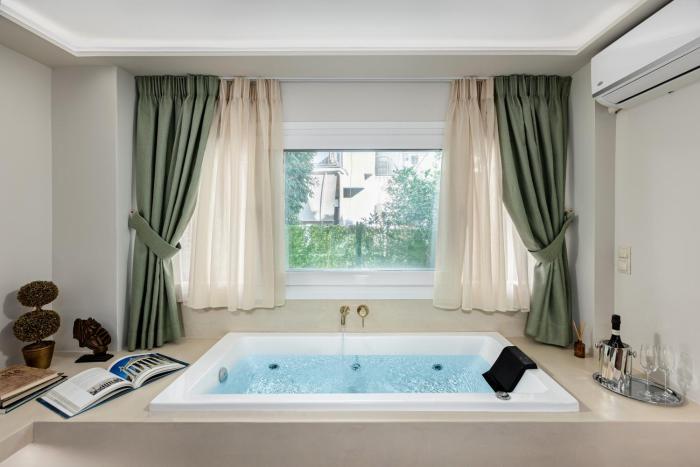 The Athenian Aroma - Suite with Jacuzzi