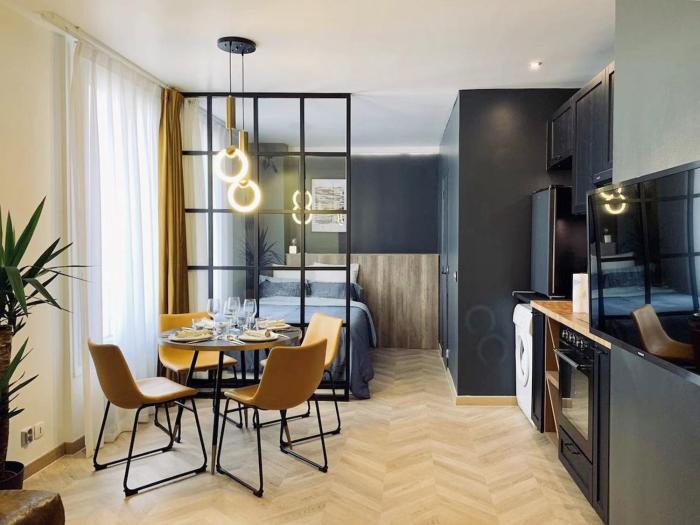 Luxe studio 10min metro from the Center of Paris